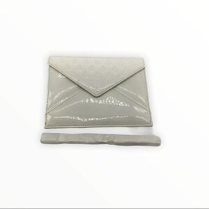Pandora Pearlescent Clutch